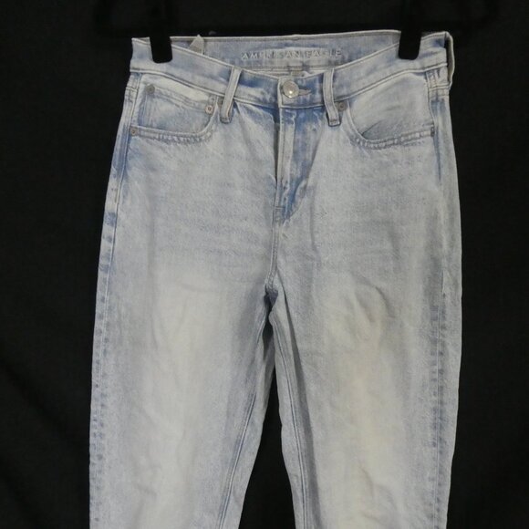 AMERICAN EAGLE | size 2 - short | Light Wash Straight Leg Jeans - Picture 6 of 16